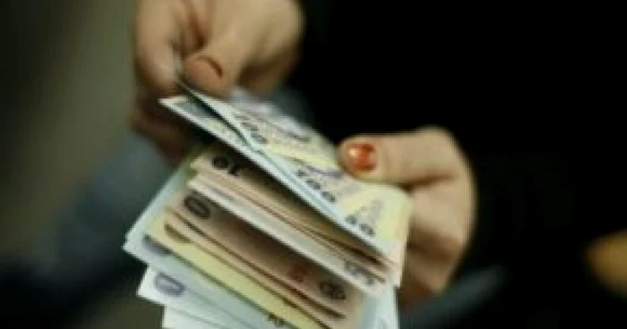 Patronatele cer îngheţarea salariului minim până la jumătatea anului viitor
