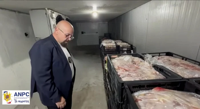 O tonă și jumătate de carne expirată urma să ajungă în șaormerii din București FOTO: Captură video