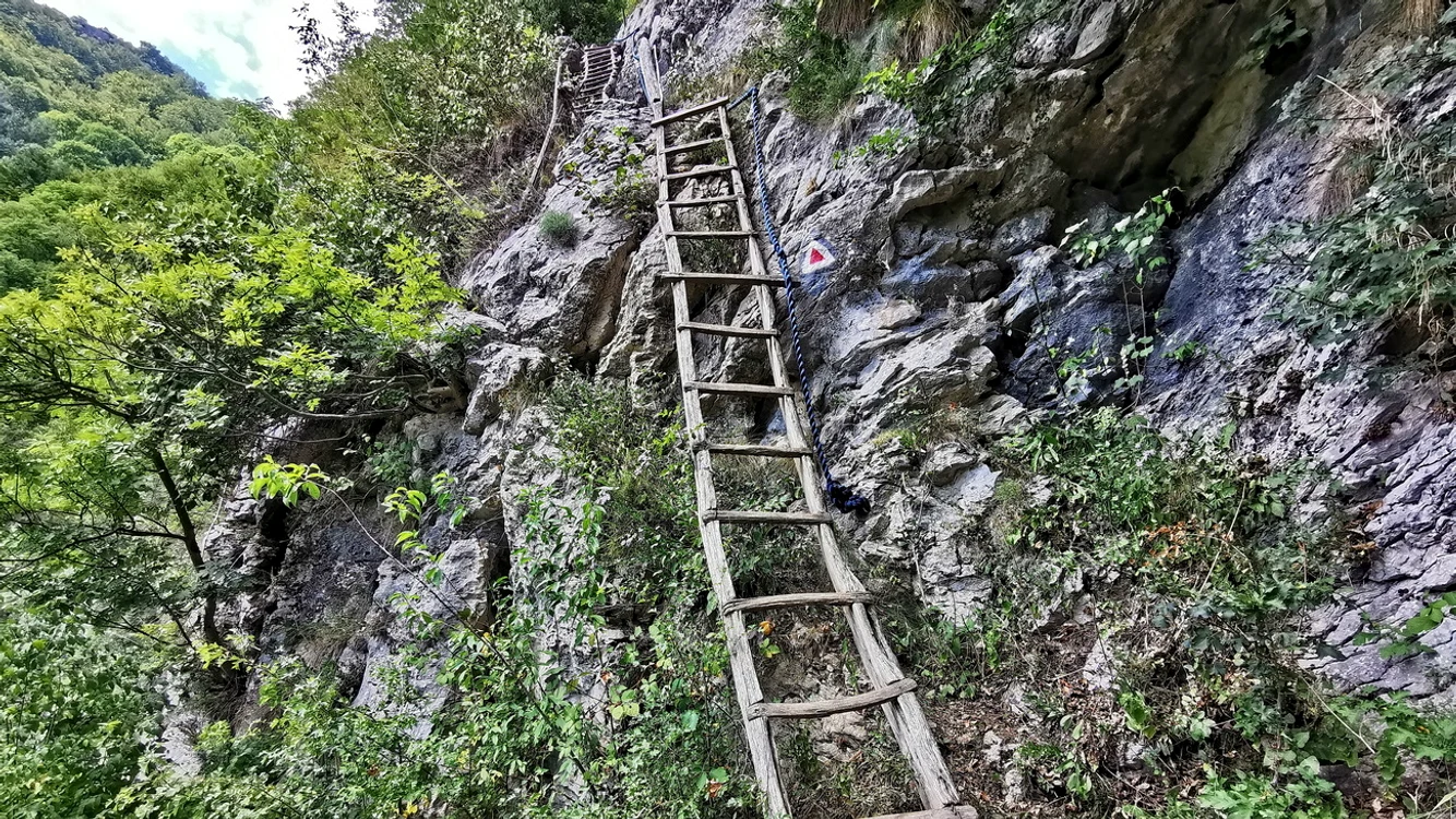 Satul izolat se află în Munții Cernei, din Caraș-Severin / foto: Vizitează România