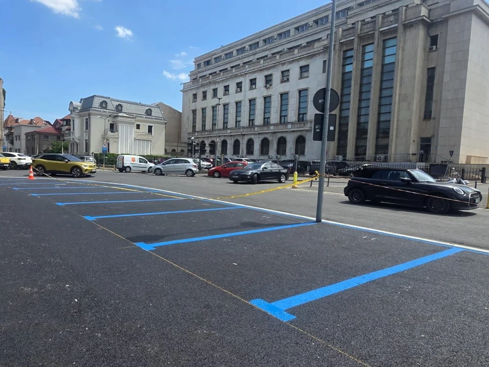 Taxa de parcare se aplică între orele 08:00 și 20:00