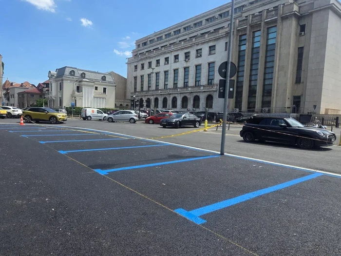 Taxa de parcare se aplică între orele 08:00 și 20:00