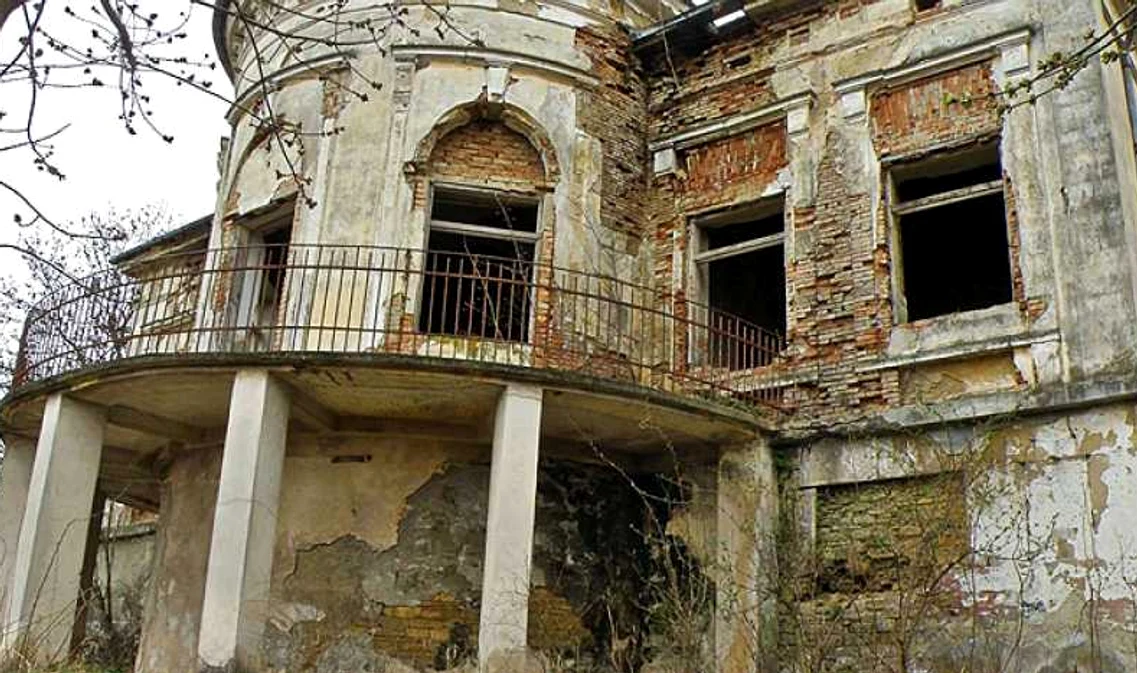 Casa este părăsită și în paragină de mulți ani FOTO: Arhivă, Adevărul