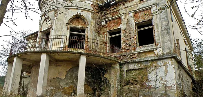 Casa părăsită situată în cartierul Manta Roşie din Iaşi, locuită în urmă cu 170 de ani de călăul Gavril Ciobanu FOTO barfadeiasi.ro