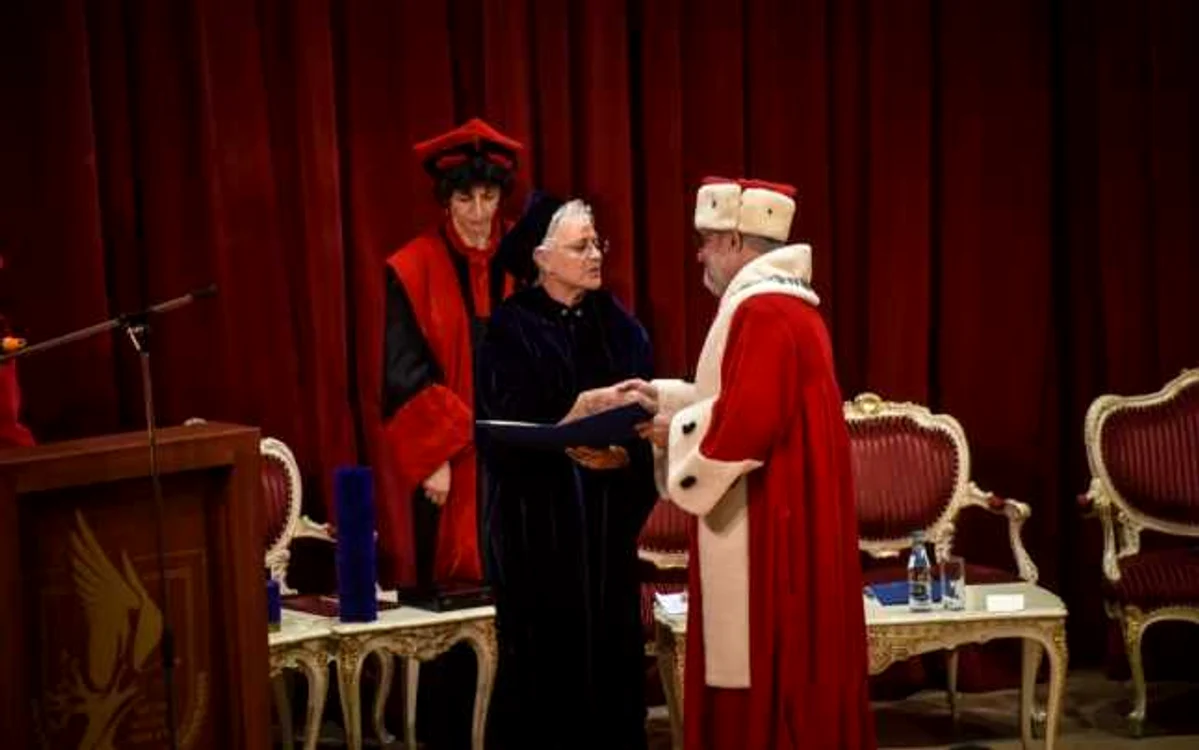 Principesa Muna Al Hussein a Iordaniei a primit titlul de Doctor Honoris Causa al Universităţii „Lucian Blaga“ din Sibiu înaintea deschiderii Congresului româno-iordanian de medicină FOTO Silvana Armat