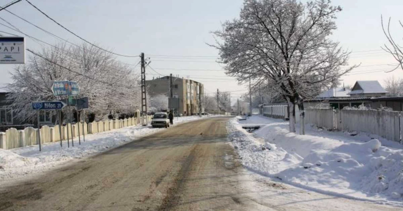 Drumurile din judeţul Tulcea sunt blocate de troiene de zăpadă