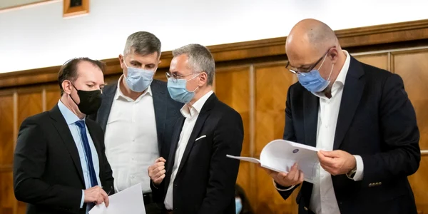 Florin Citu cu Barna Kelemen si Stelian Ion / Sedinta Guvern 5 mai 2021 FOTO Guvernul Romaniei