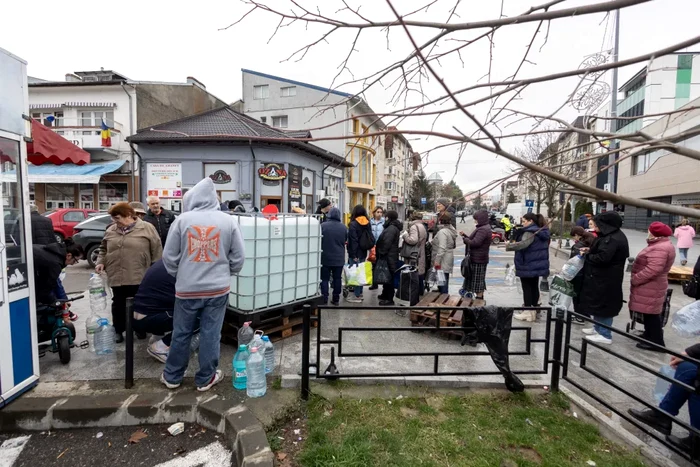 Autoritățile scot apă potabilă din rezervele de stat pentru a proteja populația