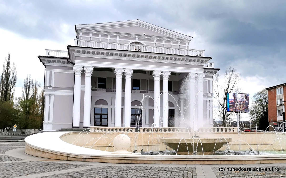 Casa de cultură din Hunedoara este restaurată. Foto: Daniel Guță