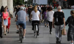 pietoni pe strada jpeg