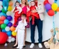 Cristi Borcea și Valentina Pelinel, alături de cei trei copii ai lor jpeg