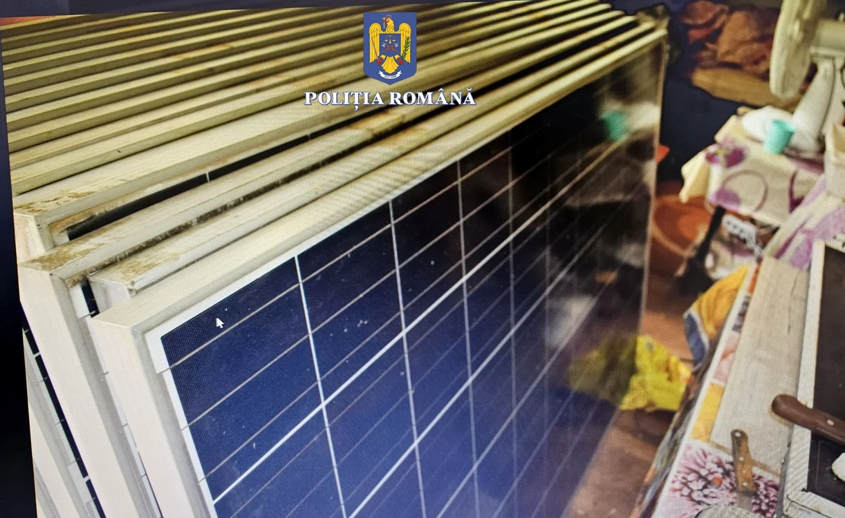 Panouri fotovoltaice descoperite de polițiști. Foto: IPJ Hunedoara.