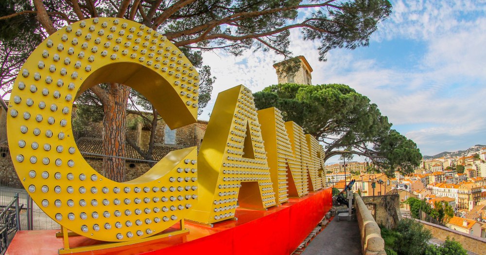 Un apartament la Cannes, în timpul Festivalului de film, de trei ori mai ieftin decât la Cluj, în perioada Untold FOTO