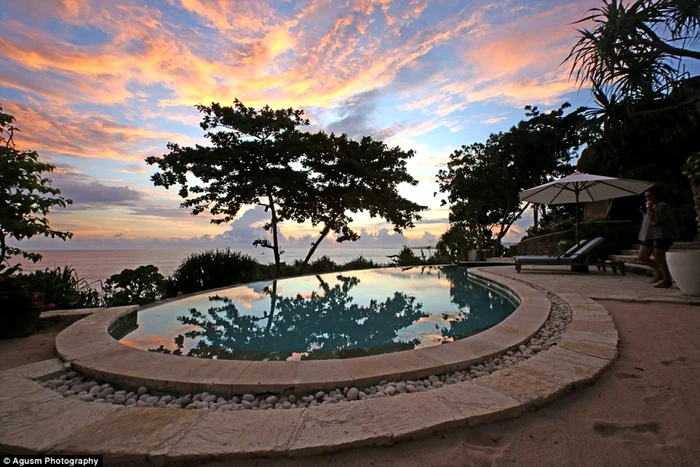 hotel daily mail