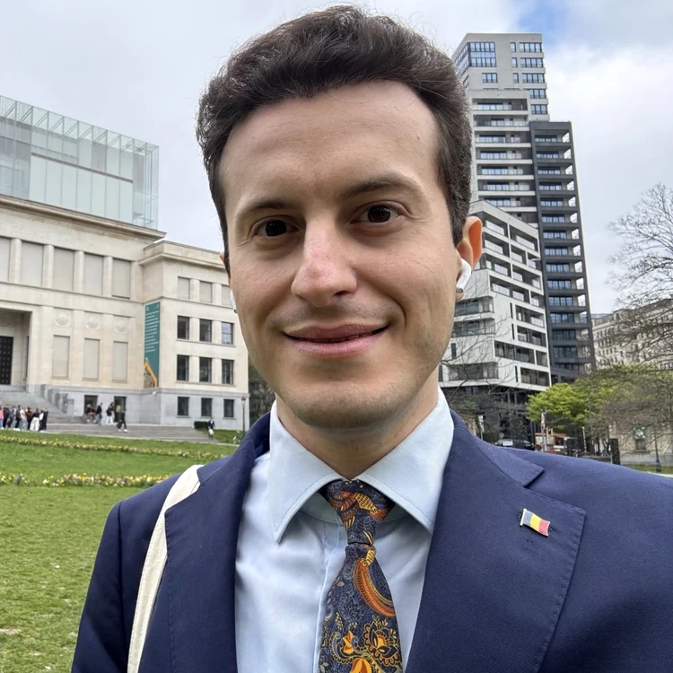 Mihai Alexandru Badea îi la locul lui Claudiu Năsui în Parlamentul României.