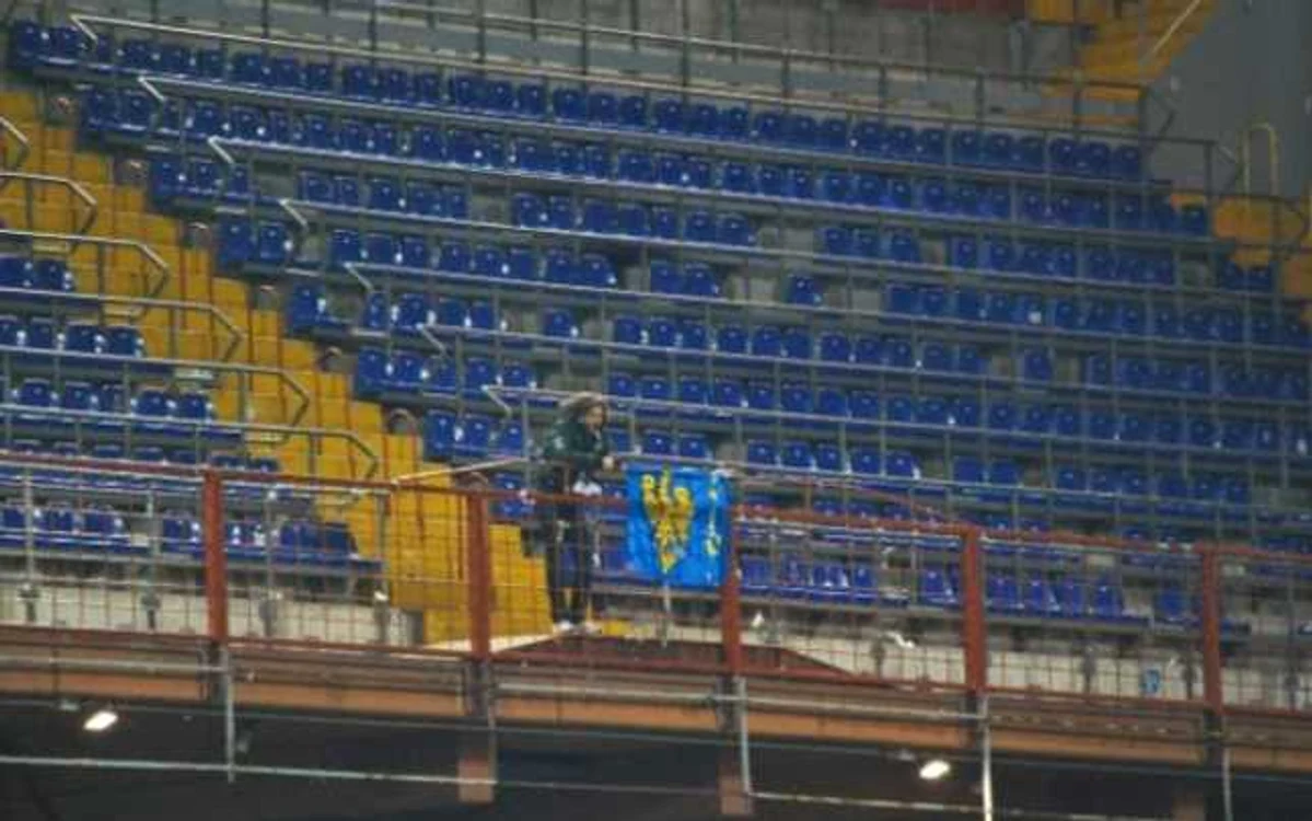 Imaginea singurului fan al lui Udinese în deplasarea de la Sampdoria a făcut înconjurul lumii FOTO Businessinsider.com