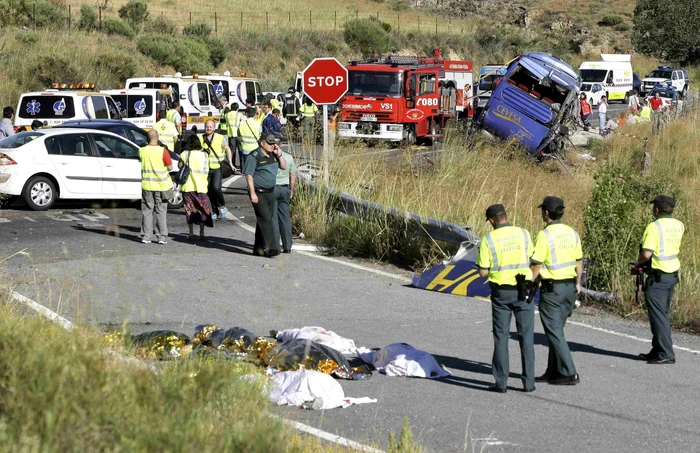 Nouă oameni şi-a pierdut viaţa, după ce şoferul autobuzul în care se aflau a adormit la volan FOTO Reuters