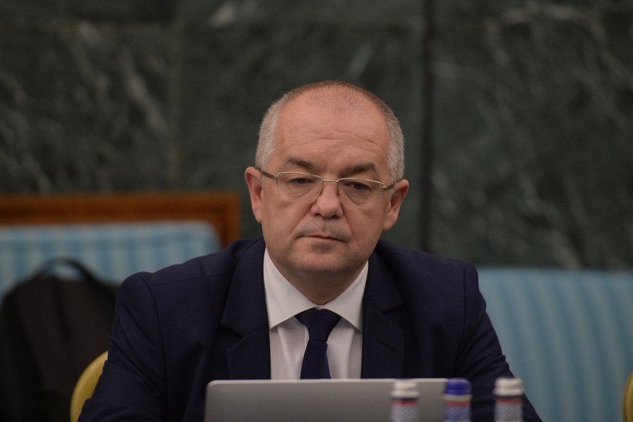 Sporul pentru „stat pe scaun”. Suma cerută de Emil Boc pentru angajații primăriei în plină austeritate