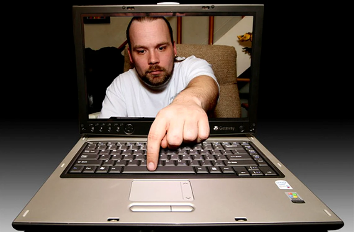 
    Utilizatorii vor putea fi decuplaţi de la internet, fără prea multe explcaţii  