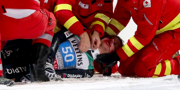 Simon Ammann cazatura cu schiurile FOTO Getty