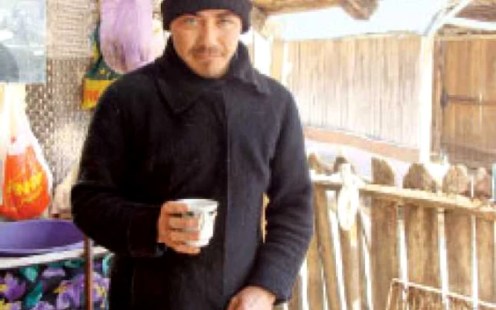 Nicolae Ceauşescu (29 de ani) din Miculeşti, revoltat de înregistrarea ca marcă a numelui pe care îl poartă