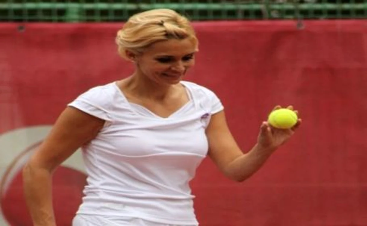 
    Ruxandra Dragomir  