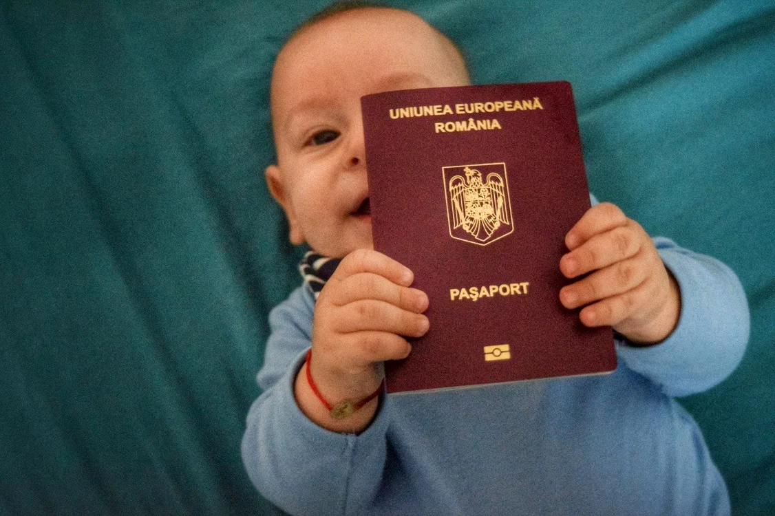 Copiii cu vârsta sub 14 ani au nevoie de pașaport pentru a ieși din țară FOTO Adevărul