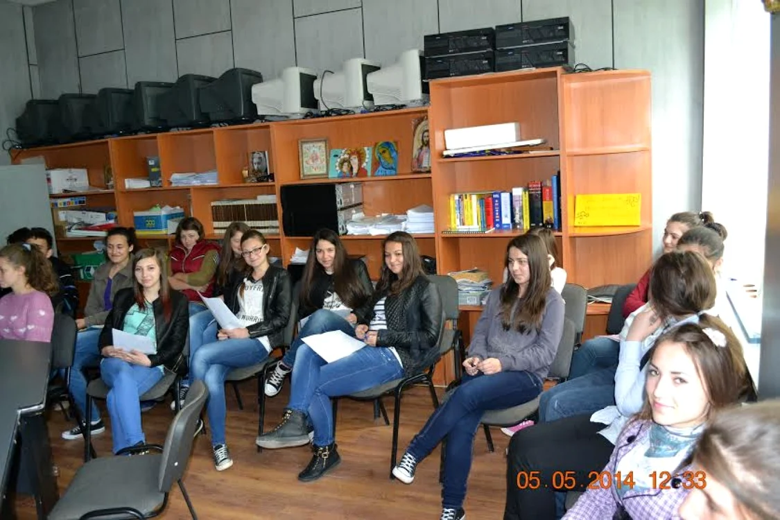 30 de liceeni au participat la dezbatere