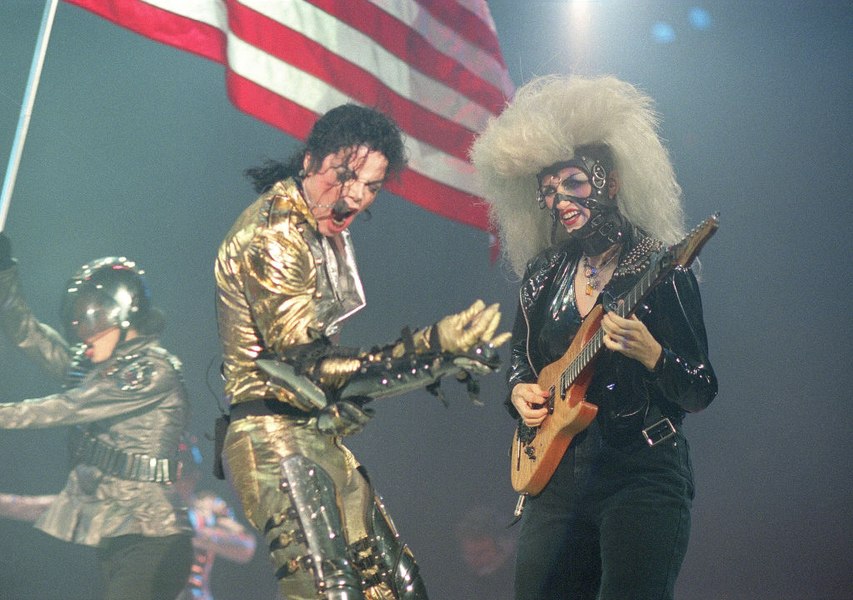 La 15 ani de la moartea lui Michael Jackson, chitarista sa oferă un interviu exclusiv pentru „Adevărul“