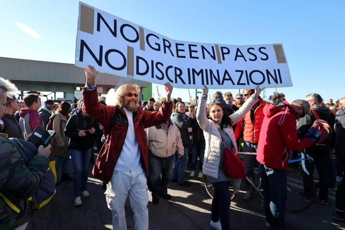 FOTO: EPA-EFE / Proteste împotriva certificatului verde în Italia