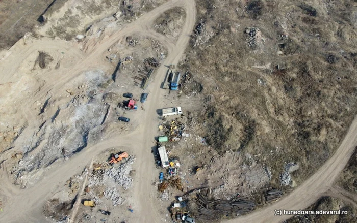 zona unde au loc lucrari de recuperare a fierului din hunedoara foto daniel guta adevarul