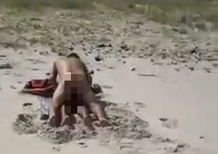 Cei doi amorezi nu s-au sfiit deloc de faptul că se aflau în publicfoto: captură video