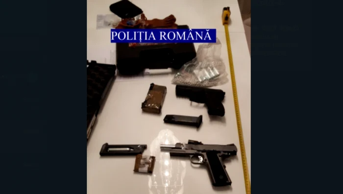 Armele erau cumpărate de pe un stie din Ungaria FOTO Poliţia Română