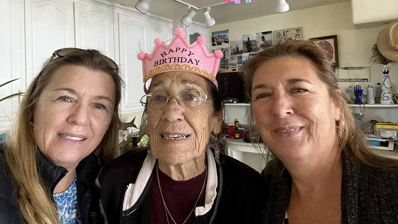 Carolyn și fiicele sale, la cea de-a 80-a aniversare FOTO BBC News