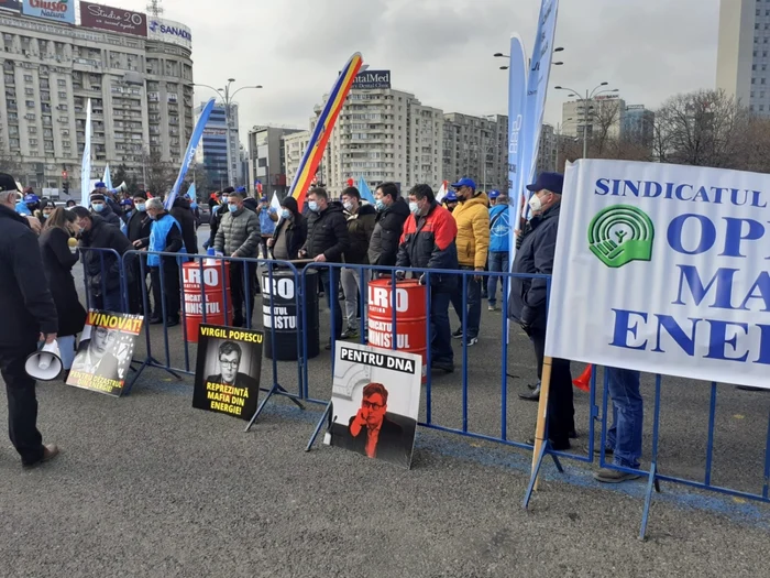 protest al angajaţilro ALRO Slatina în faţa guvernului