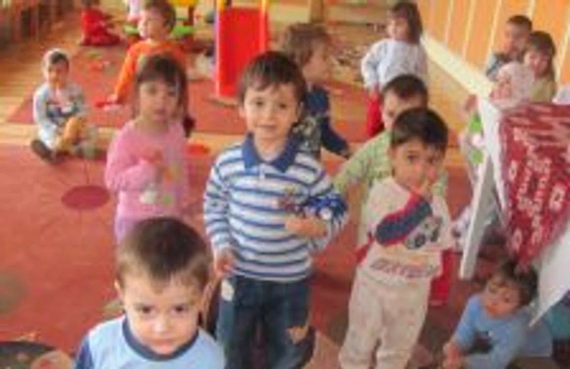 Copiii din Bârlad stau îngrămădiţi într-o singură creşă