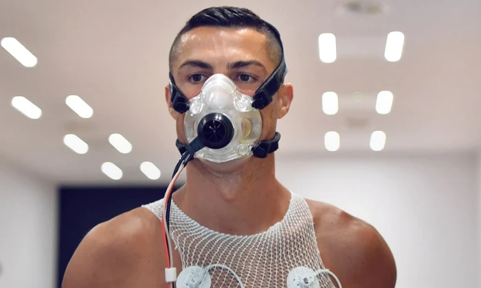 Portughezul, în timpul vizitei medicale. Captură Youtube