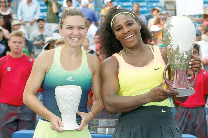 
    Simona şi Serena s-au pozat cu trofeele primite la CincinnatiFoto: AP  