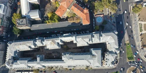 univesitatea bucuresfi foto fb muzeul curtea veche jpg