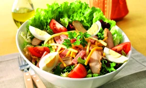 salata cu sunca si cascaval jpeg