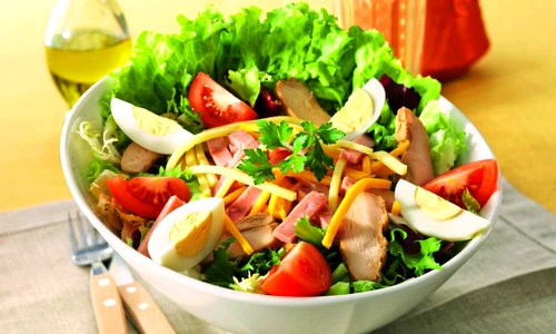 salata cu sunca si cascaval jpeg