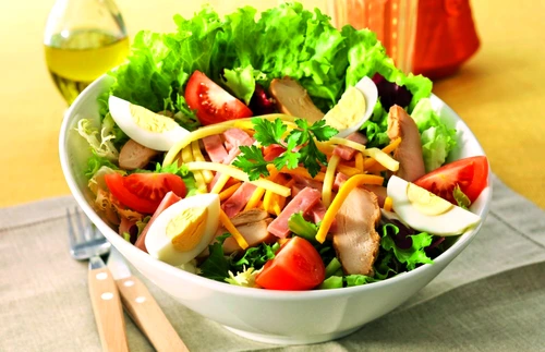 salata cu sunca si cascaval jpeg
