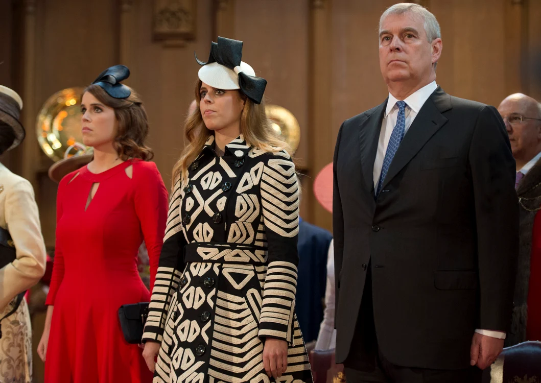 Prințesa Eugenie, Prințesa Beatrice și tatăl lor, Prințul Andrew alias Andrew Mountbatten Windsor   GettyImages 539186900 jpg
