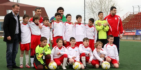 Învingătorii, alături de fostul internaţional Dorinel Munteanu