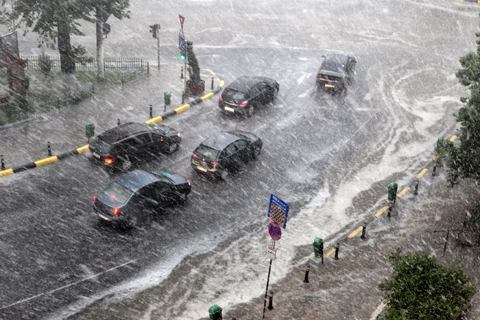 În unele localităţi vor fi până la 100 l/mp de ploaie