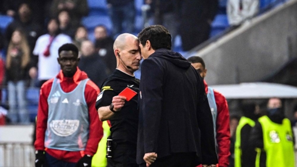 Paulo Fonseca și-a pierdut cumpătul, înaintea partidei de la București. S-a dat cap în cap cu arbitrul