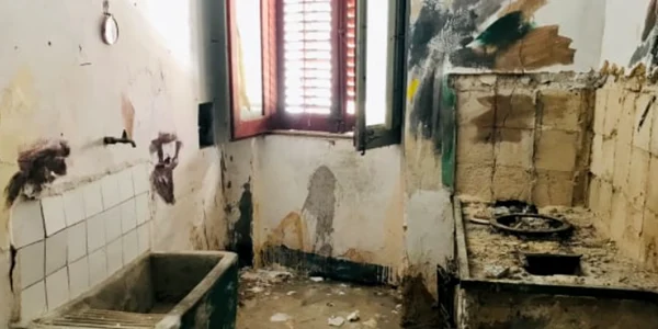 Un cuplu a transformat o casă italiană abandonată într-o casă „renascentistă” 