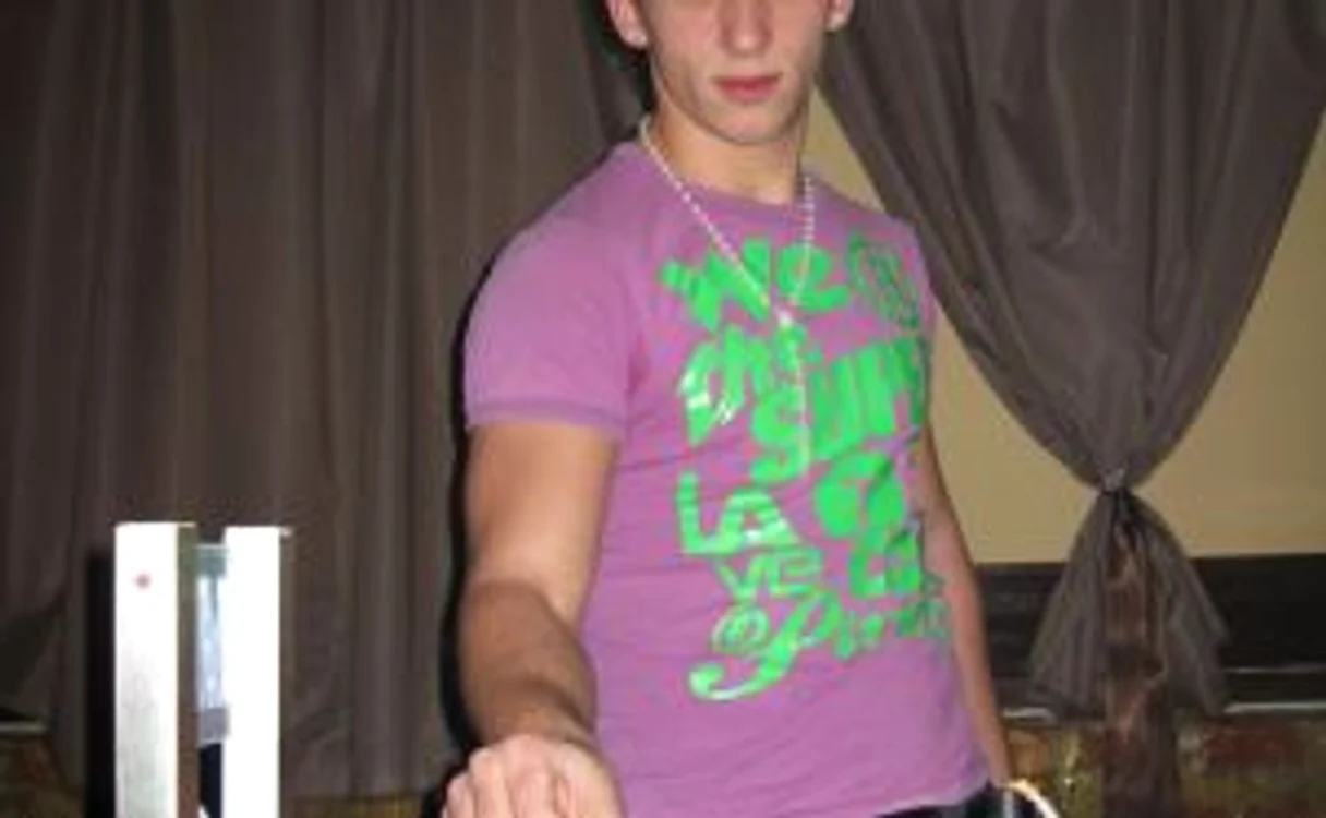 MC Liv şi DJ Bury, surprinşi la "datorie"