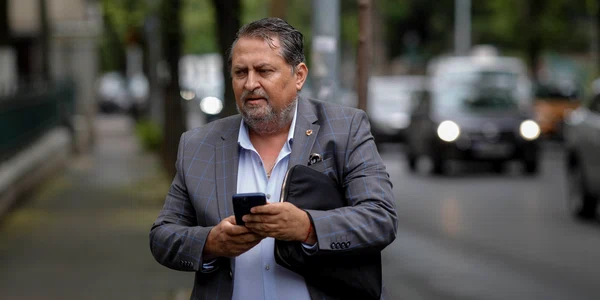 Cătălin Hideg face declarații de presă la sosirea la sediul DNA, în București. FOTO Inquam Photos / Octav Ganea
