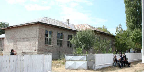 Şcoala din Faraoanele