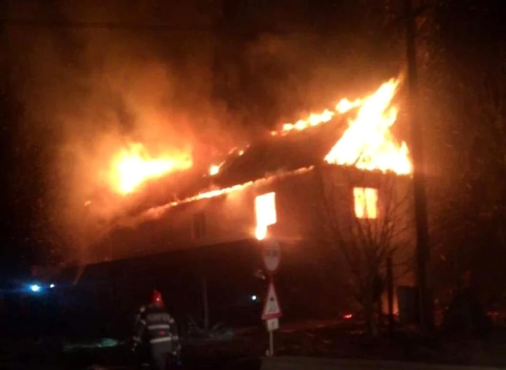Incendiul care a durat patru ore a distrus casa în proporție de 89 la sută